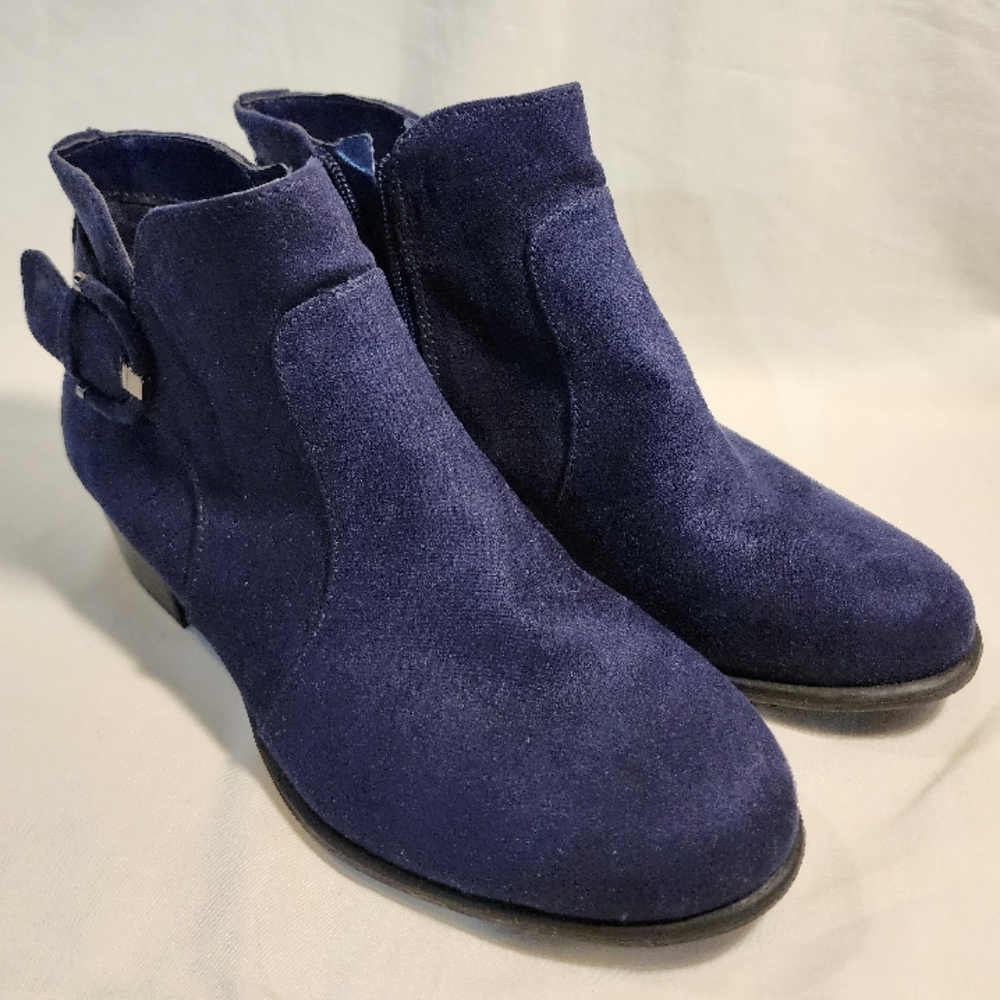 Unisa Elegant Blue Suede Ankle Boots, Size 9W